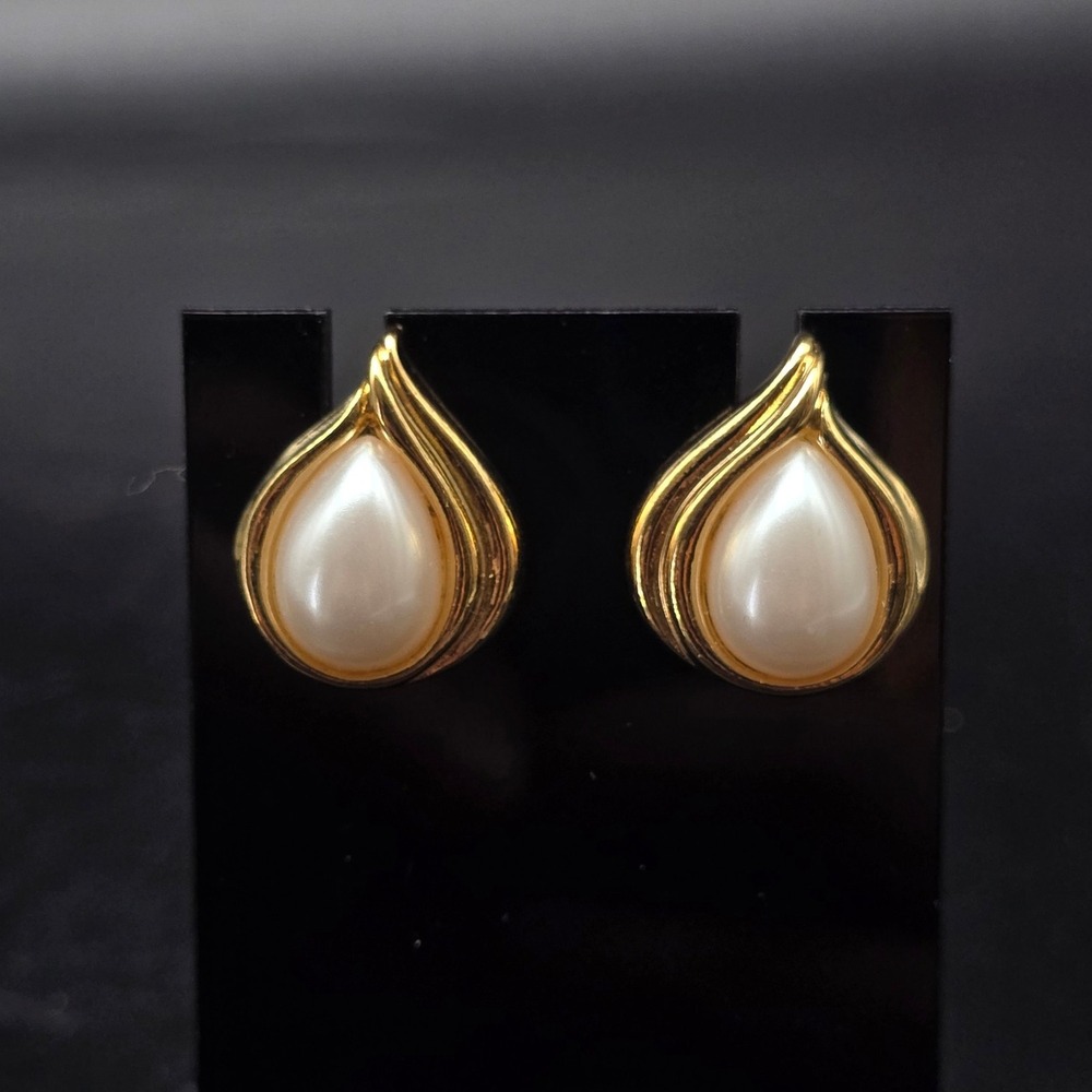 Avon Faux Pearl Tear Drop Earrings Studs Vintage 1990s Jewelry